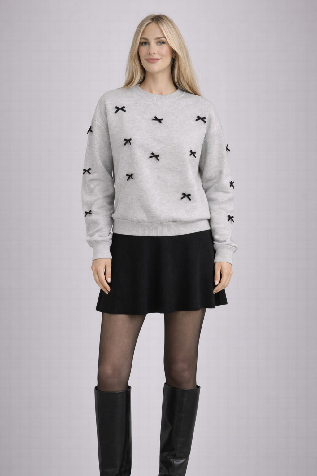 Kadın Beyaz Fiyonk Detaylı Oversize Sweatshirt Şık ve Rahat Günlük Model