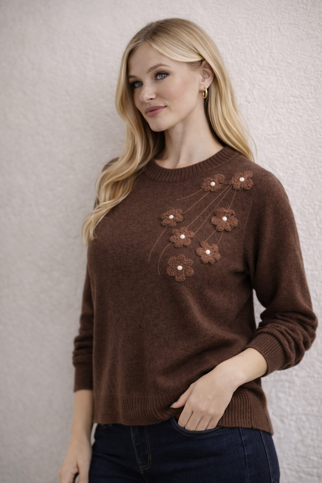 El İşlemeli Bisiklet Yaka Çiçek Nakışlı Triko Kazak