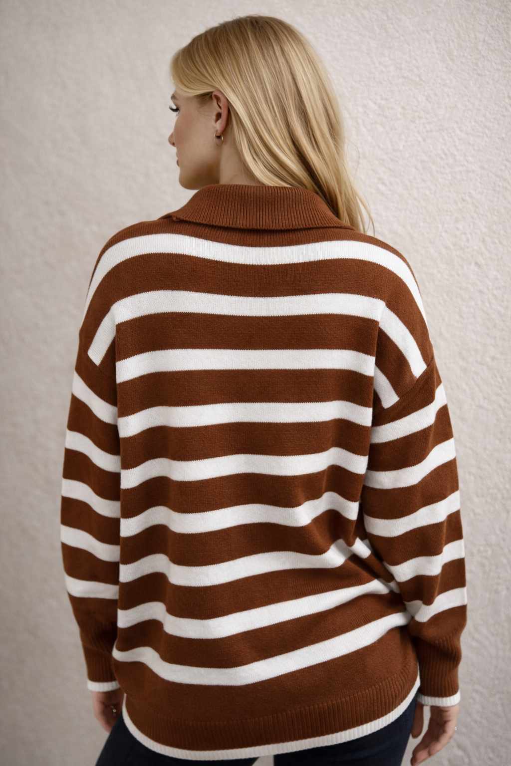 Kahverengi Çizgili Yarım Fermuar Detaylı Triko Kazak