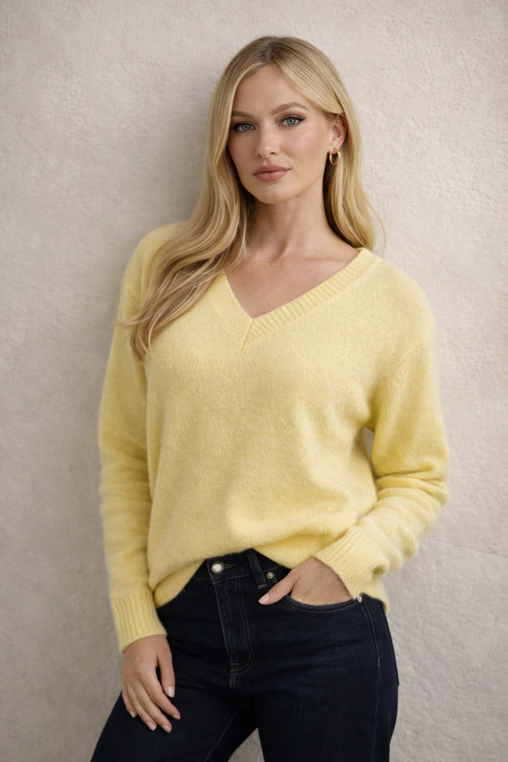 Kadın V Yaka Yumuşak Dokulu Oversize Kazak (Yıkanmış Çekme Yapmaz.)