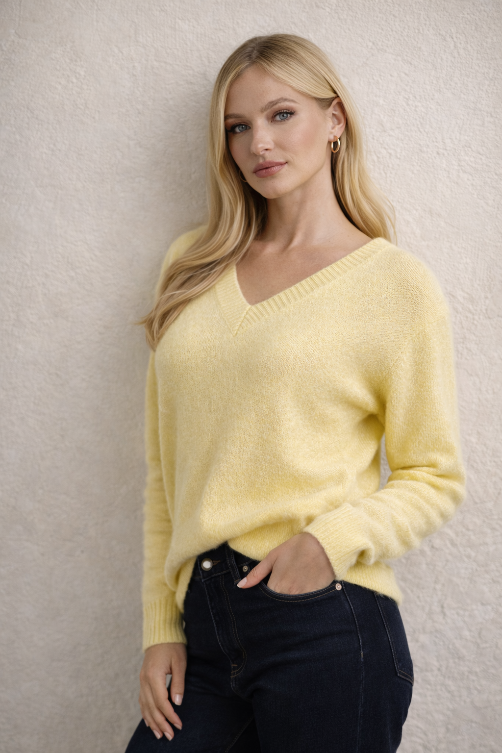 Kadın V Yaka Yumuşak Dokulu Oversize Kazak (Yıkanmış Çekme Yapmaz.)