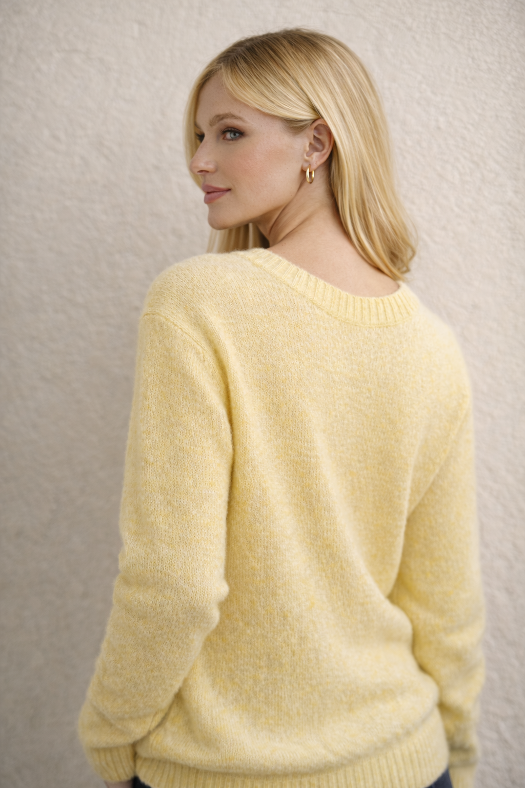 Kadın V Yaka Yumuşak Dokulu Oversize Kazak (Yıkanmış Çekme Yapmaz.)